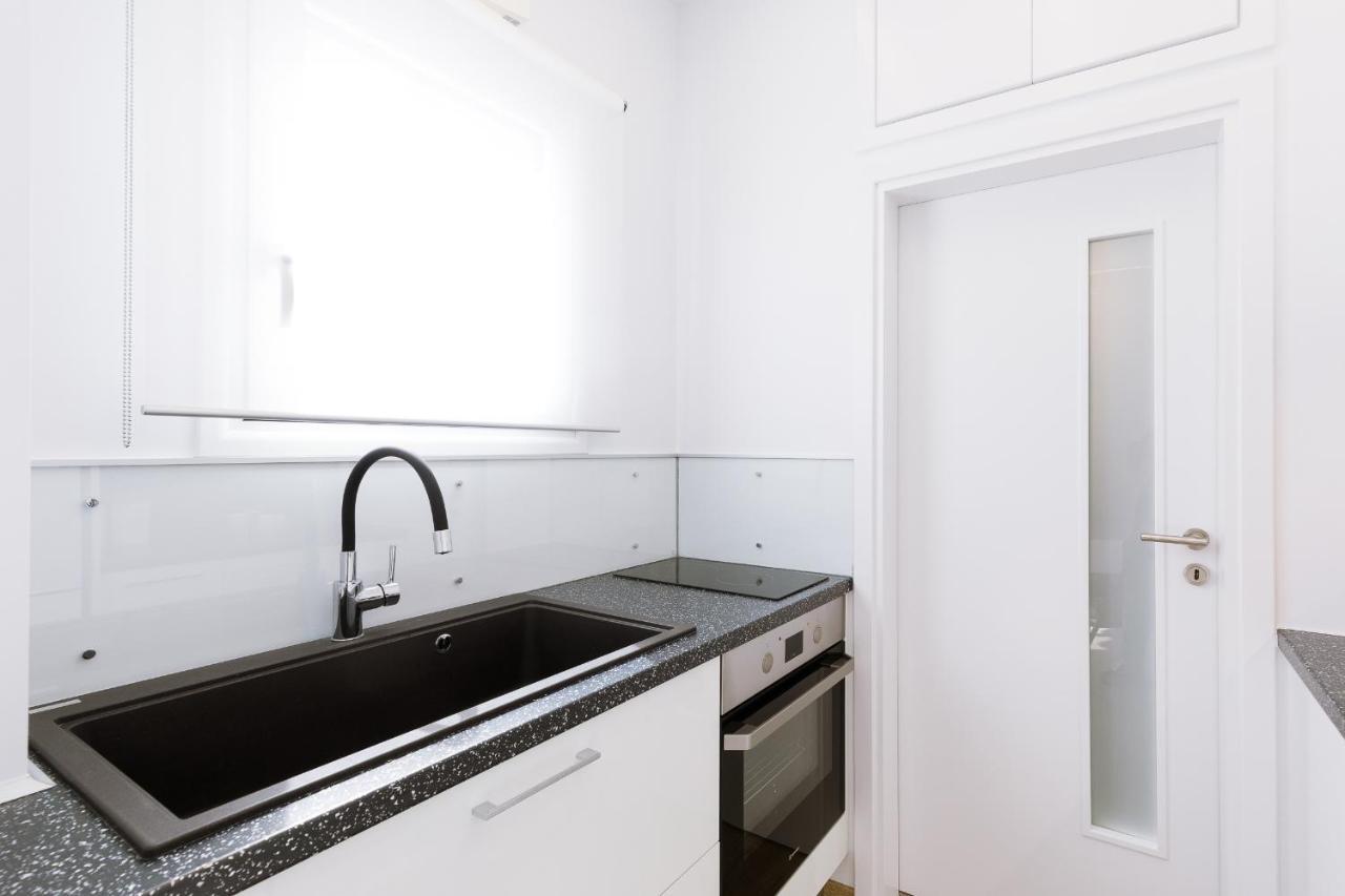 Minimal Apartment On The Shadow Of The Acropolis Athen Exterior foto